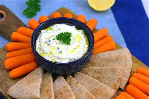 healthy-labneh-dip-how-to-make-labneh-yogurt-cheese image