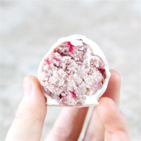 raspberry-cream-cheese-protein-balls-healthy-energy image