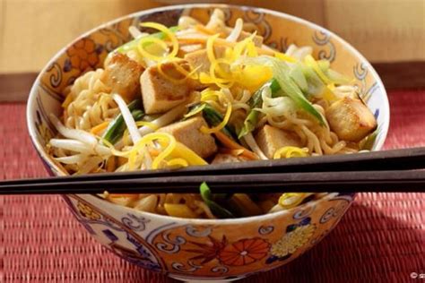 egg-noodles-with-tofu-and-vegetables-fine-dining-lovers image