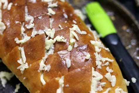 cheese-and-garlic-crack-bread-recipe-how-to-make image
