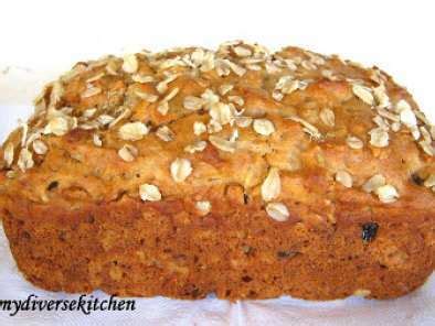 honey-oatmeal-raisin-quick-bread-recipe-petitchef image