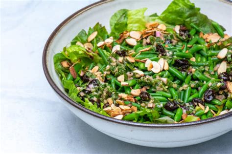 mixed-greens-with-green-beans-almonds-and-dried image