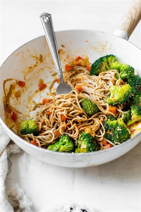 10-minute-soba-noodle-veggie-stir-fry-skinnytaste image