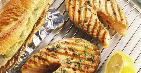 grilled-salmon-with-herb-butter-and-garlic-bread-eat image