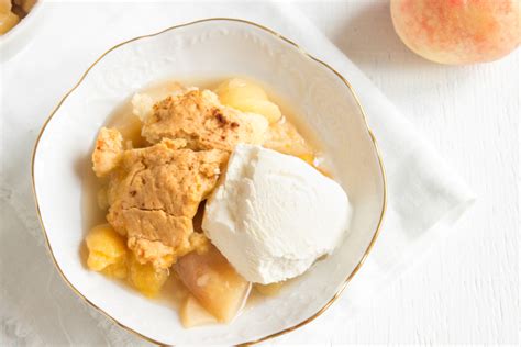 easy-peach-cobbler-recipe-just-5-ingredients-make image