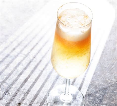 bellini-cocktail-recipe-with-apricots-for-apricot-bellini image