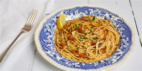 spaghetti-ai-ricci-di-mare-recipe-great-italian-chefs image