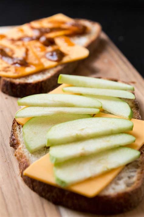 sweet-savory-grilled-cheese-with-apples-and-pumpkin-vegan image