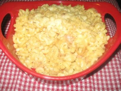caramelized-onion-bacon-mac-and-cheese-tasty image