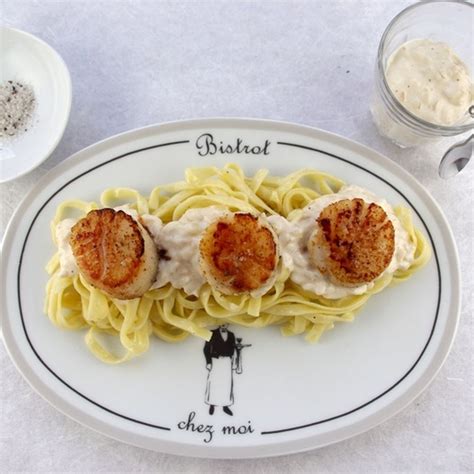 scallops-in-champagne-cream-sauce-with image