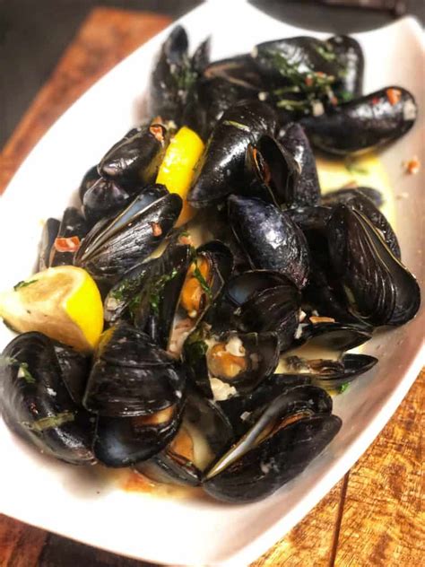 steamed-mussels-in-sambuca-appetizer image