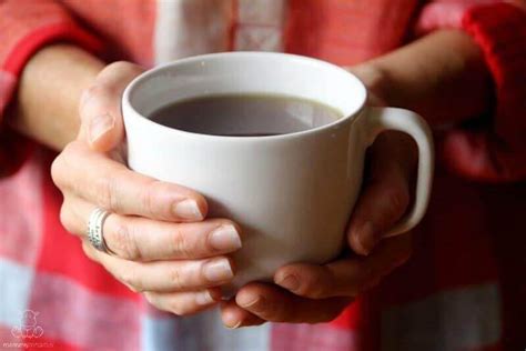 how-to-make-soothing-tea-for-a-sore-throat image