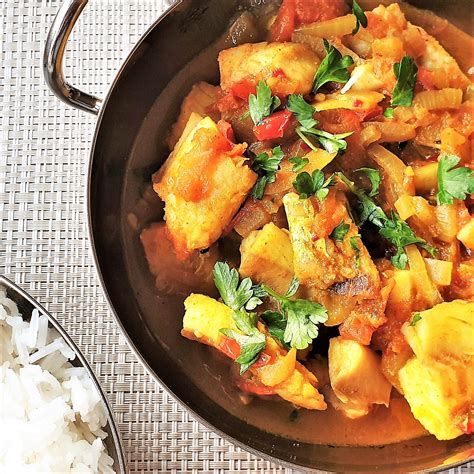 easy-fish-curry-in-a-tomato-and-onion-sauce-foodle-club image