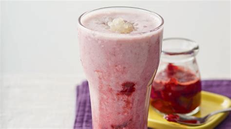 strawberry-taho-shake-recipe-cold-creamy-and image