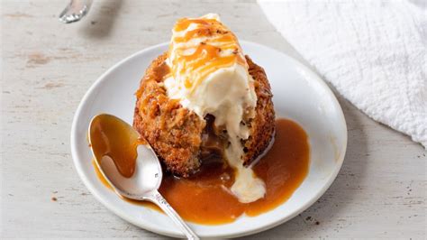 spiced-apple-and-salted-caramel-lava-cakes-michelle image