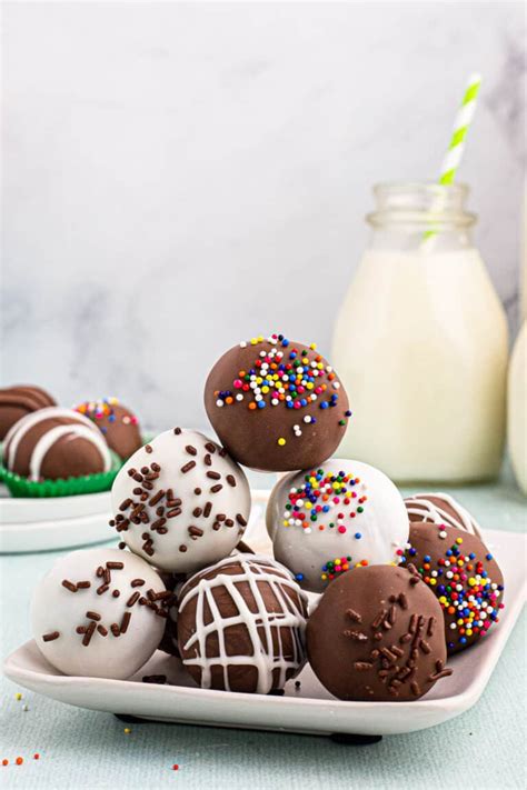 chocolate-cake-pops-easy-dessert image