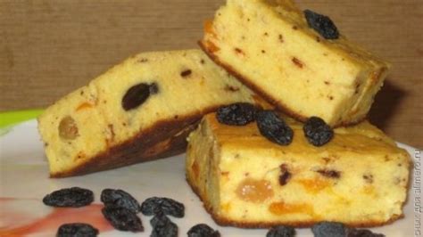 cottage-cheese-babka-with-raisins-ukraine-national image