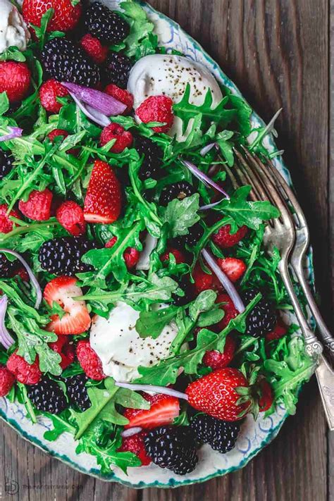 summer-berry-salad-recipe-with-arugula-and-burrata image