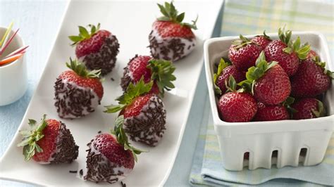 frozen-yogurt-dipped-strawberries image