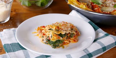 roasted-red-pepper-spinach-skillet-lasagna image