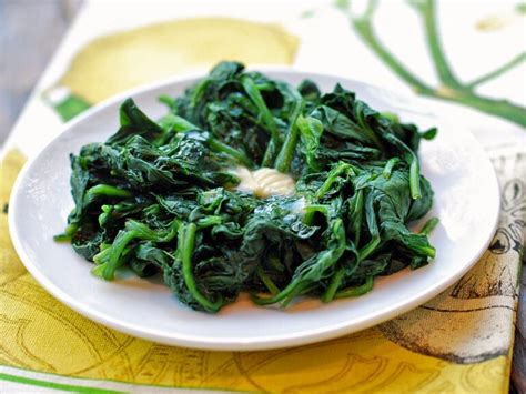 steamed-spinach-with-garlic-and-lemon-healthy image