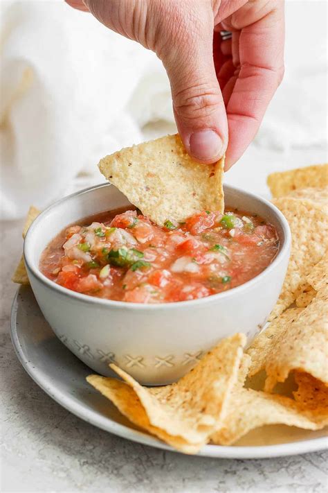 how-to-make-salsa-easy-blender-recipe-feelgoodfoodie image