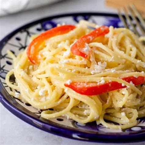 espagueti-blanco-mexican-spaghetti-with-sour-cream image