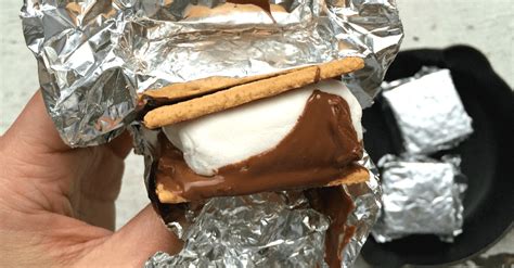 easy-10-minute-smores-for-a-summer-party-amusing image