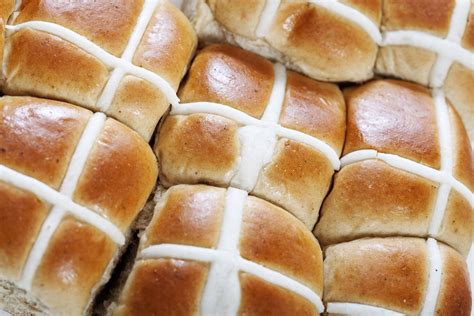 basic-hot-cross-buns-recipe-for-easter-and-good-friday image