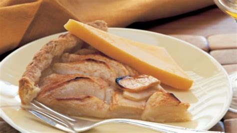 apple-crostata-with-cheddar-cheese-recipe-bon-apptit image
