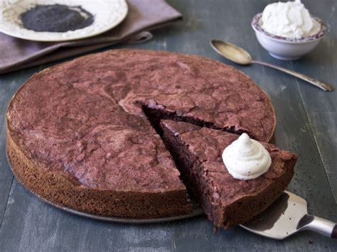 gluten-free-chickpea-chocolate-cake-readers image