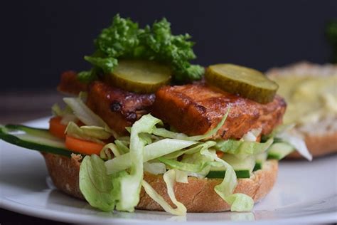 low-fodmap-barbeque-tempeh-sandwich image