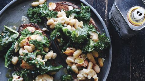 skillet-bruschetta-with-beans-and-greens-recipe-bon image