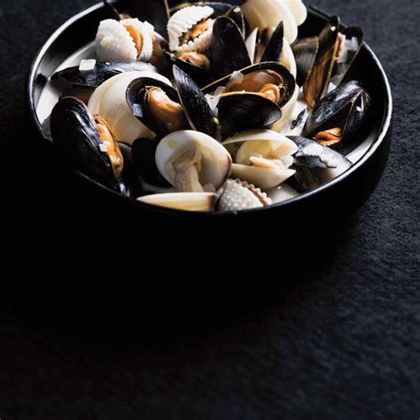 steamed-mussels-in-coconut-milk-ricardo image