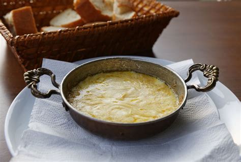 turkish-melted-cheese-and-cornmeal-mıhlama image