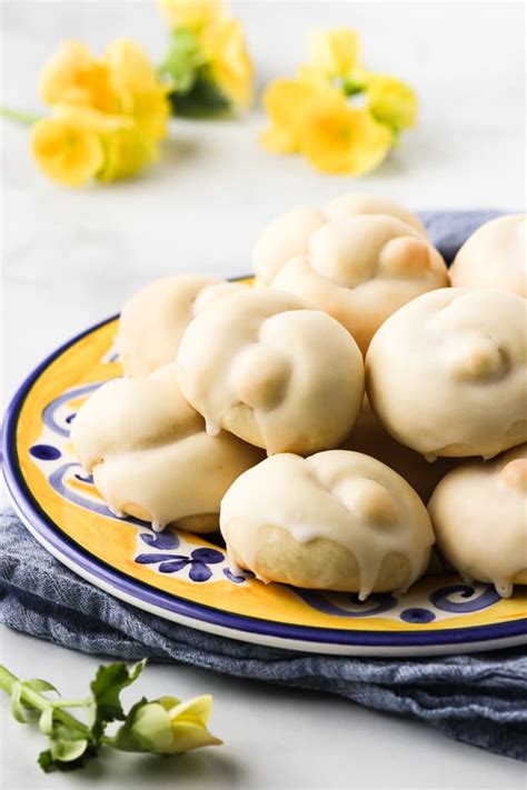 tarallucci-al-limone-italian-lemon-knot-cookies image
