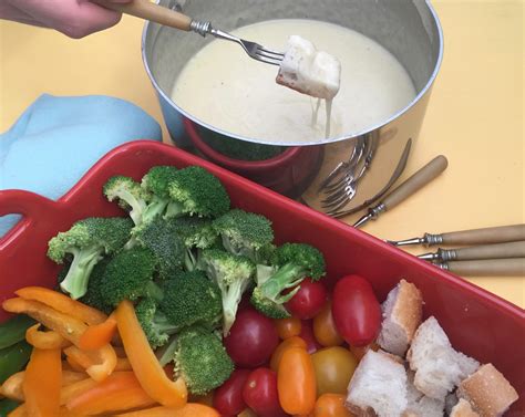 classic-swiss-fondue-recipe-the-mom-100 image
