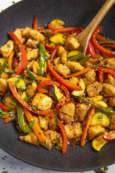 hunan-chicken-spicy-chicken-stir-fry-chili-pepper image