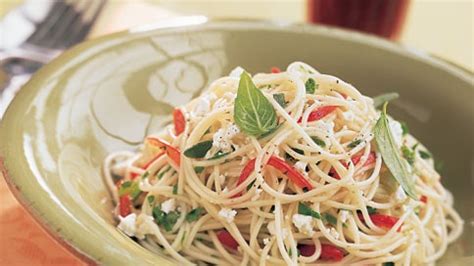 mixed-herb-pasta-with-red-bell-peppers-and-feta-bon image