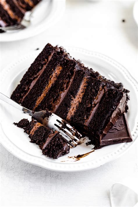 ultimate-6-layer-chocolate-fudge-cake-queenslee-apptit image