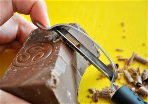 how-to-make-chocolate-curls-baking-bites image