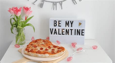 you-need-to-make-these-heart-shaped-pizzas-for image