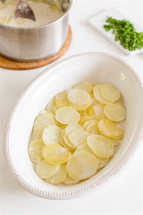 french-scalloped-potatoes-gratin-dauphinois image
