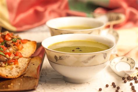 light-and-healthy-spinach-soup image