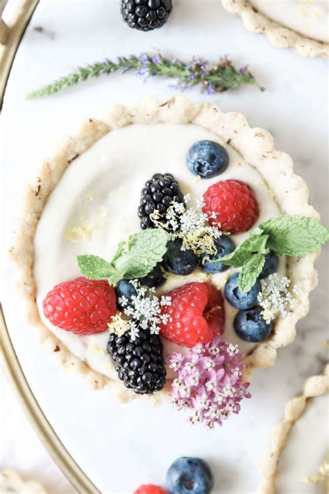 vegan-berry-tarts-with-vanilla-cream-cheese-jessis image