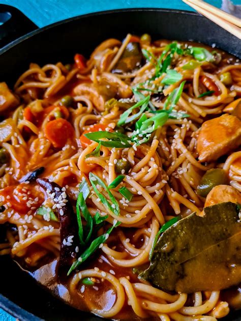 spicy-one-pot-chicken-noodles-asian-style image