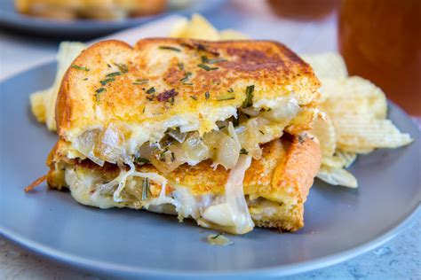 gourmet-3-cheese-grilled-cheese-martins-famous image