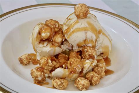buttered-popcorn-ice-cream-with-caramel image
