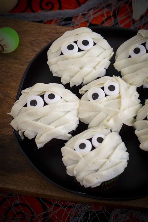 halloween-mummy-cupcakes-mind-over-munch image