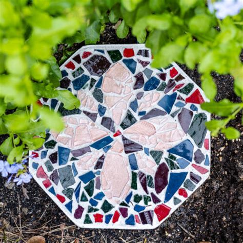 how-to-make-diy-mosaic-stepping-stones-first-day image